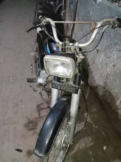 Hero bike 2003 all documents compelet engan bilkul ok  Lene only call