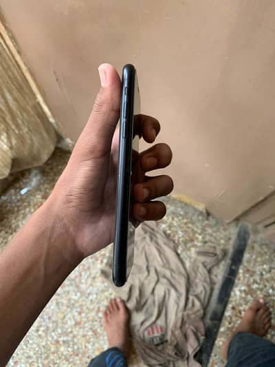 I phone Xr Jv 64 Gb sale or exchange with Moto and google pixel