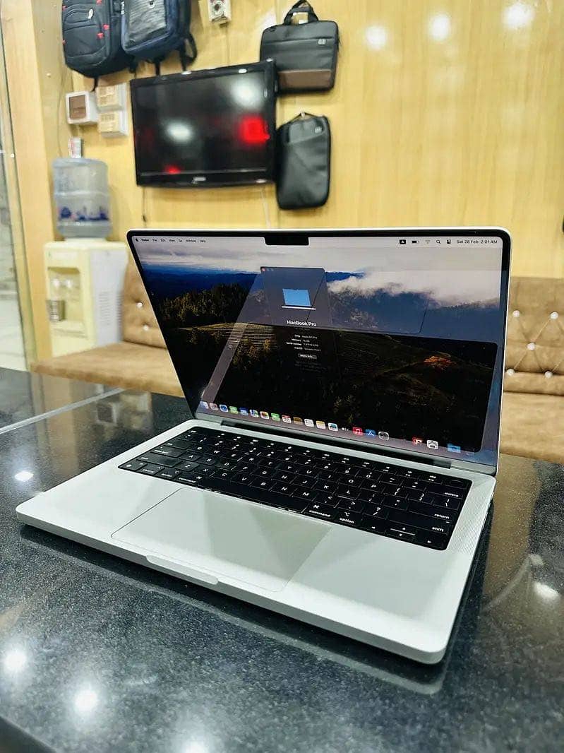 Mac 2018 pro mint condition 1