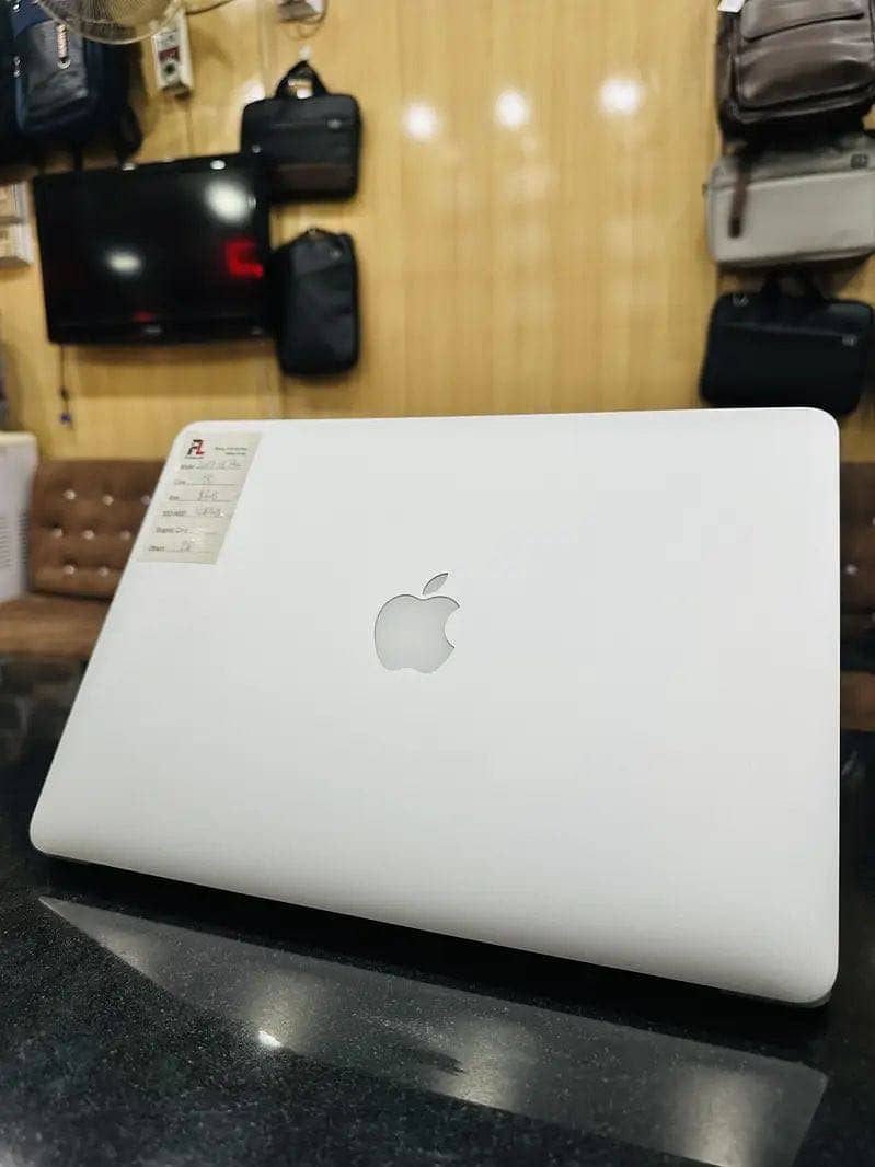 Mac 2018 pro mint condition 2