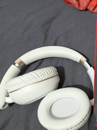 Audionic hammers headphones , genuine, just one day of usage