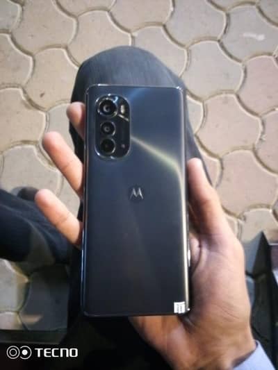 moto edge 2022 5g  sim lock