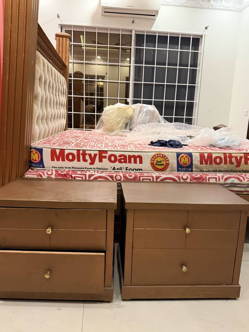 bed plus side tables 2