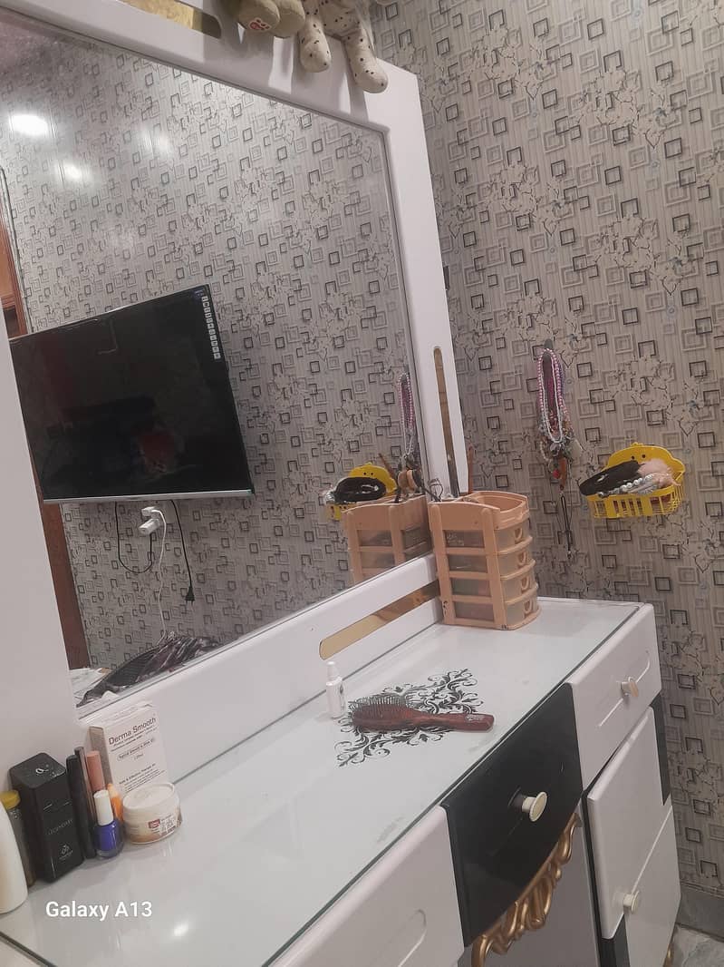 solid stylish beads type bed ,deco paint 2