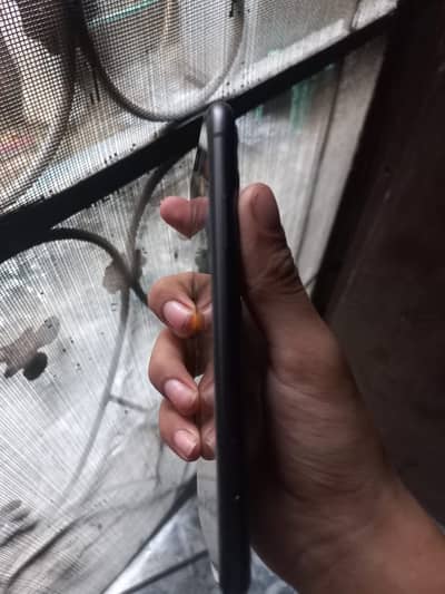 iPhone 11 non jv for urgent sale