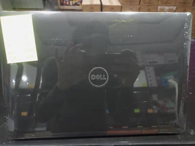 Dell latitude7490 core: i7 -Gen 8th, Ram 8gb(DDR4), SSD: 256GB(NVME)