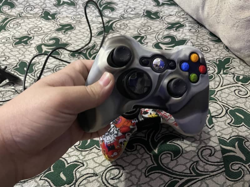 Xbox 360 E With Basic Games 2