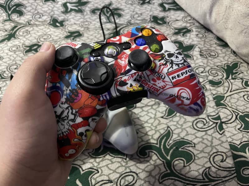 Xbox 360 E With Basic Games 3