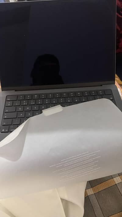 Mac book pro m5 16/1 tb