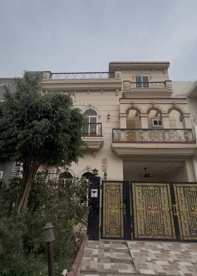 5 Marla Brand New House For Rent B-Extension.