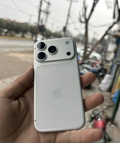 iPhone 17 pro Silver