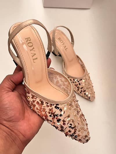 *ROYAL SEQUENCE*  SIZE *36 to 42* *RS ONLY 3500