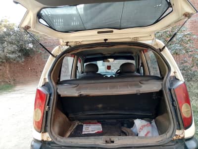 Hyundai Santro white colour