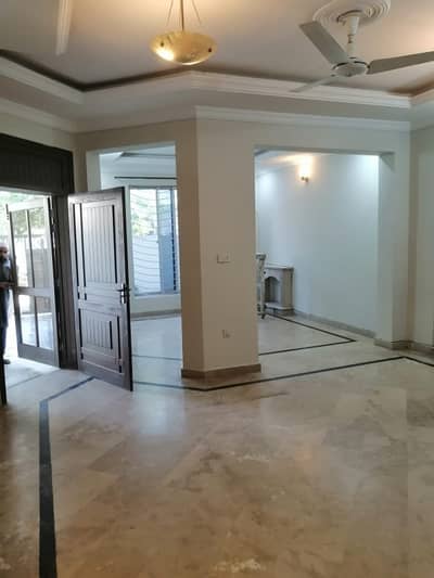 House For Rent In G-13 (7 Marla)