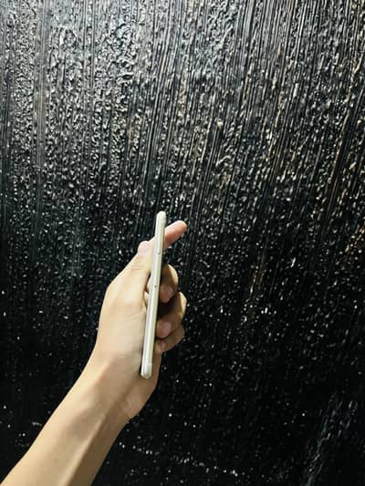 I’m selling iPhone 6s 64gb Offical PTA Approved