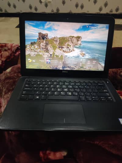 Dell latitude 3380 touch screen 8/256 SSD