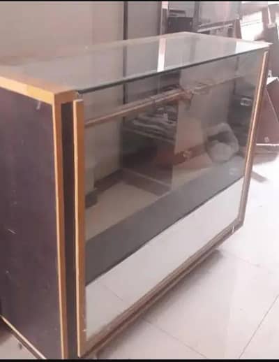 Show Case  / Counter with 8mm glass