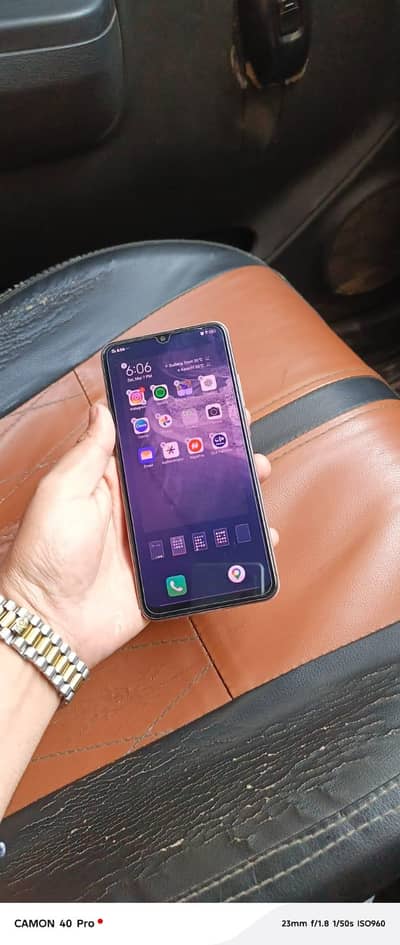 panel change hai panel me halka shade b hai only mobile 4/128