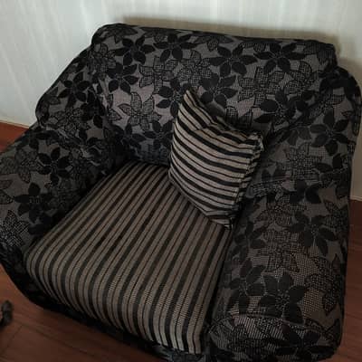 6 seater sofa set in excellent condition
