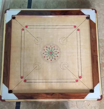 Carrom board