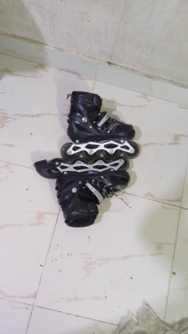 Roller skates 0
