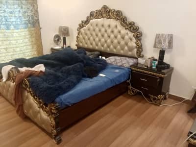 bed dressing side table with out mattress