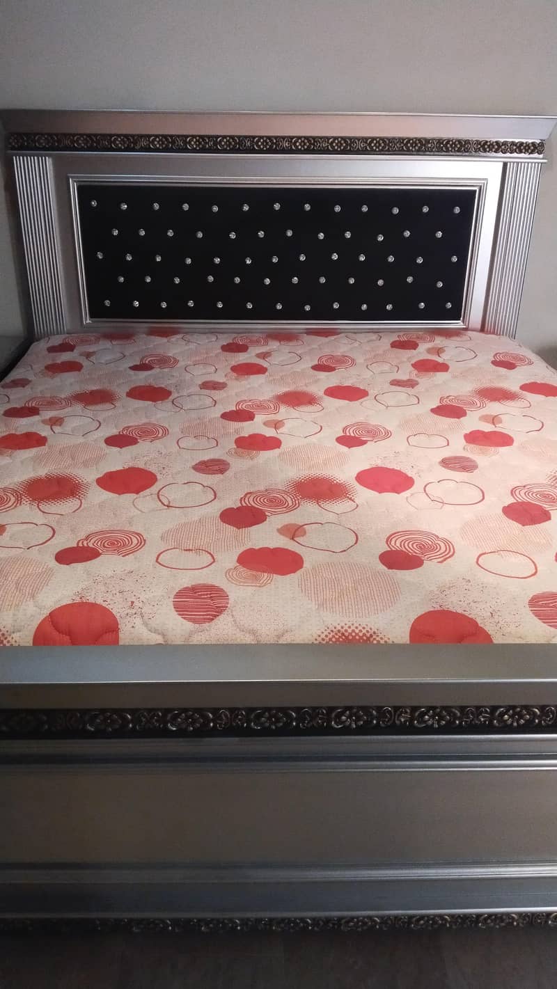 Bed set with dressing table 0