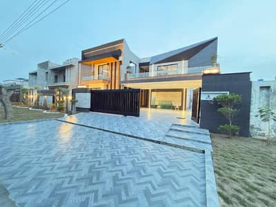 THE CROWN JEWEL OF VALENCIA TOWN   2 Kanal Ultra-Luxury Mansion Facing Park  Experience the pinnacle of elite living in this Brand New 2 Kanal architectural masterpiece. Located in the most prestigious block of Valencia Town, this residence offers a breathtaking view of the park and a lifestyle of pure luxury.   Elite Location:  Prime Block, Valencia Town, Lahore.