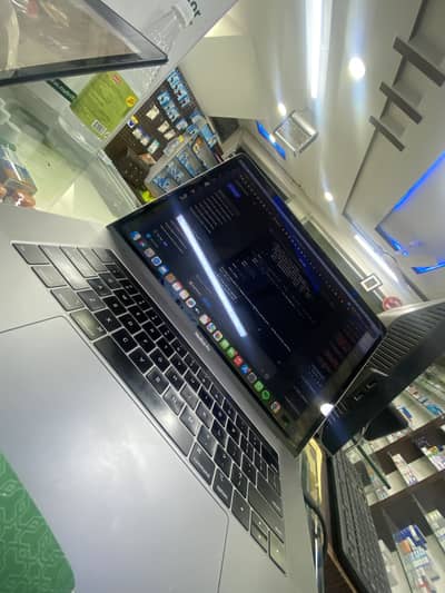 Macbook Pro 2018 1TB Core i-7