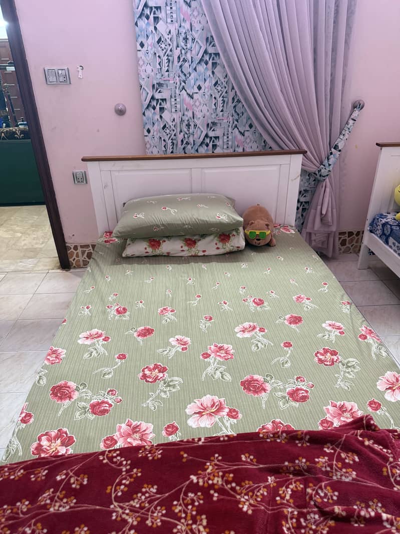 Single bed two 0