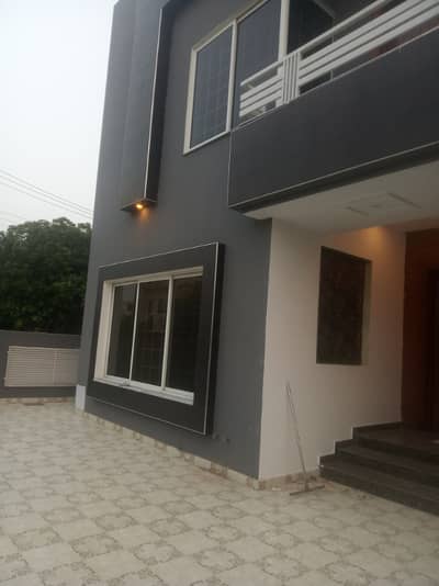 CORNER, 1 KANAL UPER PORTION AVAILABLE FOR RENT