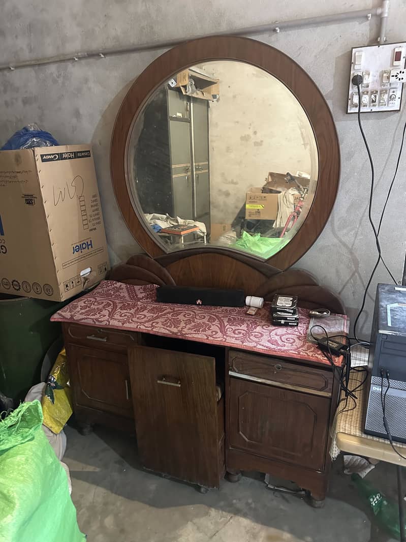 Bed, show case, Dressing Table 5