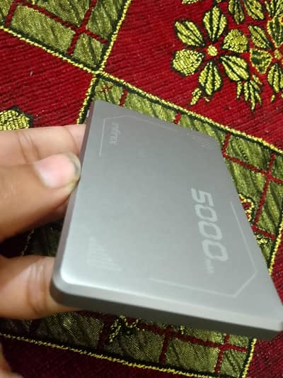 wireless power bank iphone k liye  5000 mAh battery time bohat acha ha