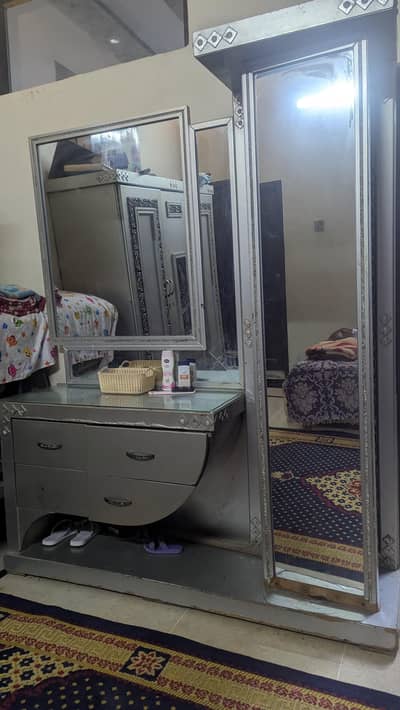 Dressing Table 6/10 need some repair High Quality Deco