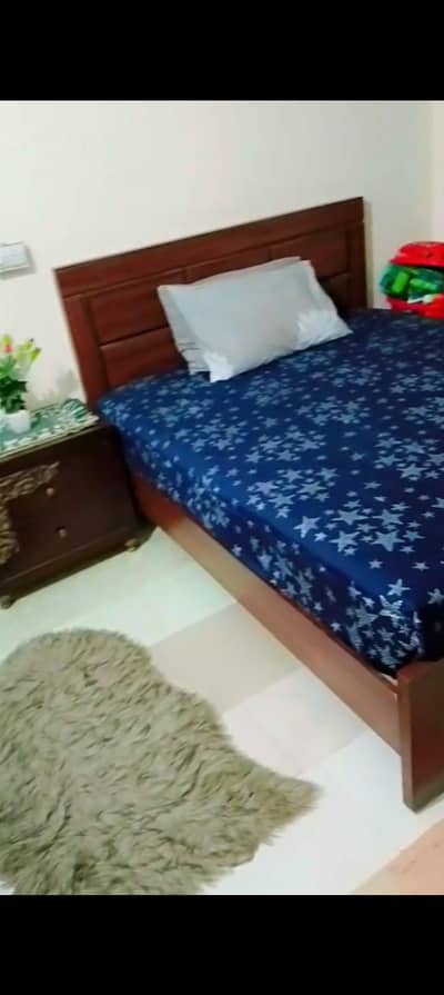queen size bed with spring mattress
