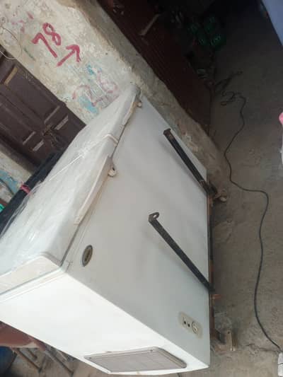 waves deep freezer single door