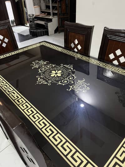 6 seater Dinnig table