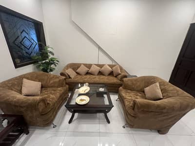 Brown 5 seater sofa with 7 cushion