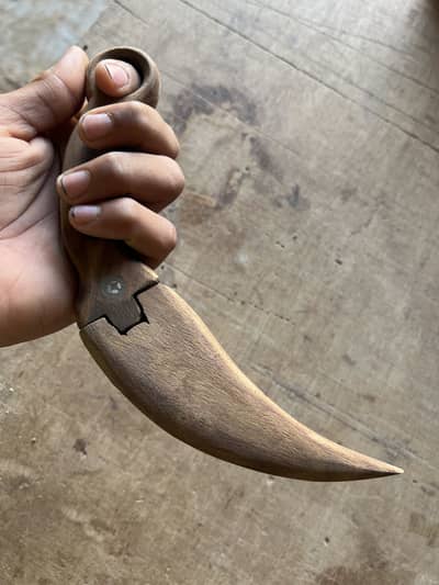 “Handcrafted Artisan Dagger Made of Elegant Glass”