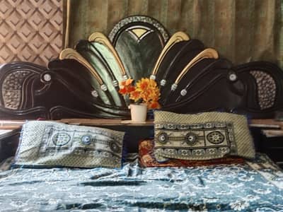 King size double bed with two side table racks