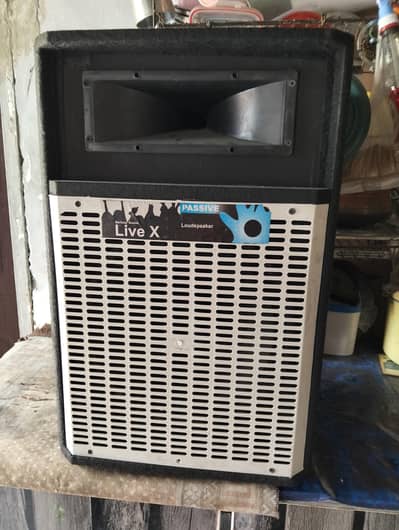 bahot Zabar sound hai breend new hai koi kesi kasam ke fould nhi hai