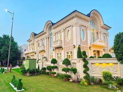 22 MARLA CORNER SUPER CLASSICAL LUXURY BUNGALOW FOR SALE ON TOP LACTION