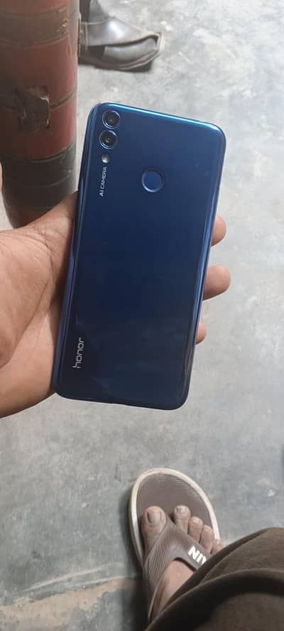 Huawei honor 8C.  3/32.   (03416735036)