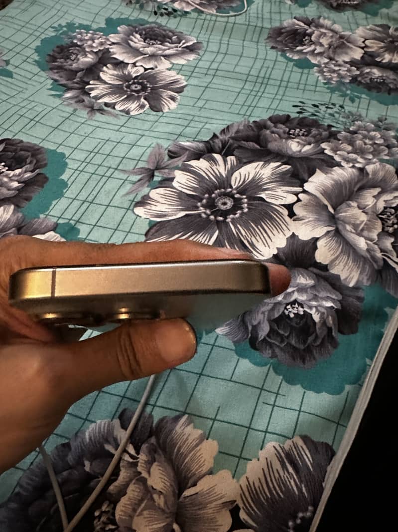 IPhone 15 Pro Dot Panel 1