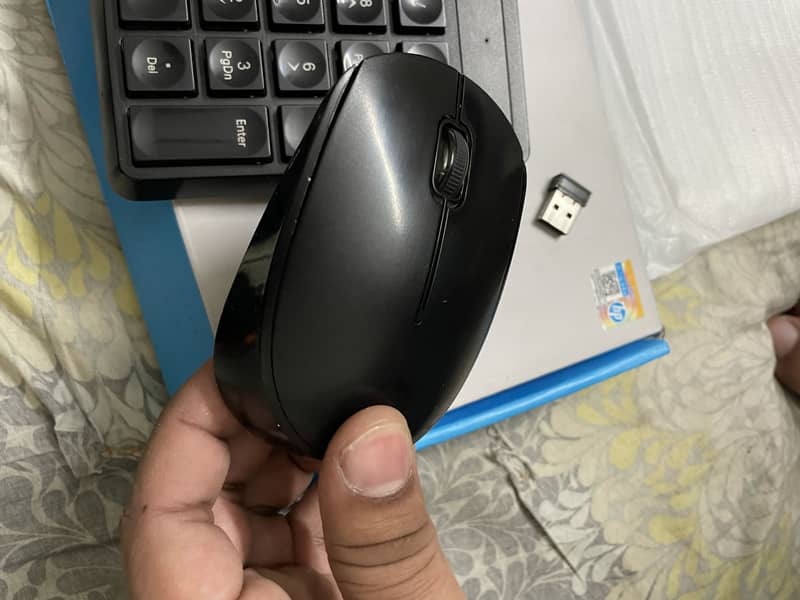 Wireless Mouse & keyboard. 5