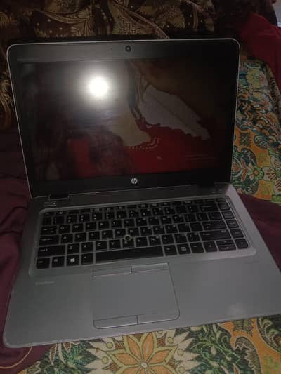 LAPTOP  4/256 ram grafeid card 500 Mb InculD