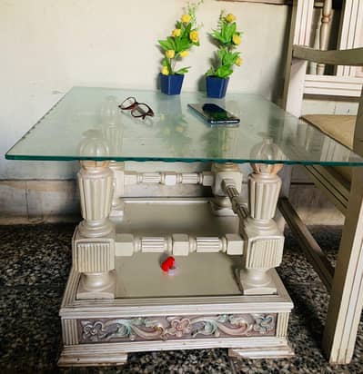 4 seater 2 side table one center table condition 9/10