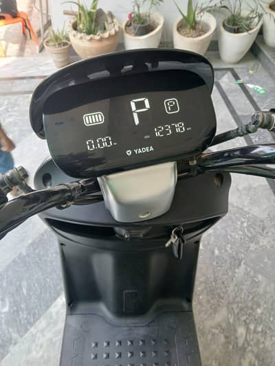 Metro Electric Scooty