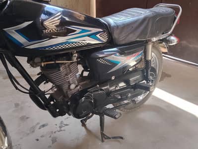Honda CG 125 2013 Hyd Registration Bhtreen Condition