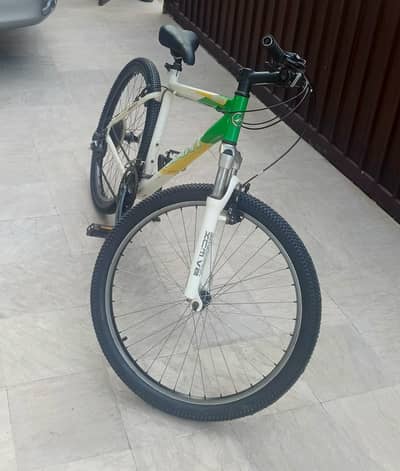 Giant Mountain Bikecycle Excellent Condition